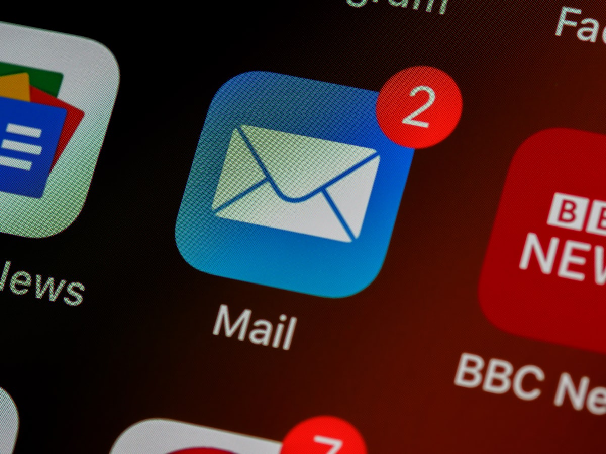 Correo catch-all explicado: ¿enviar o descartar? (2026)
